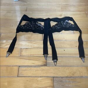 NWT Victoria’s Secret Black Lace Garter Belt